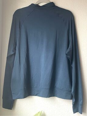 Active Pursuits Long-Sleeve
Quarter-Zip Pullover